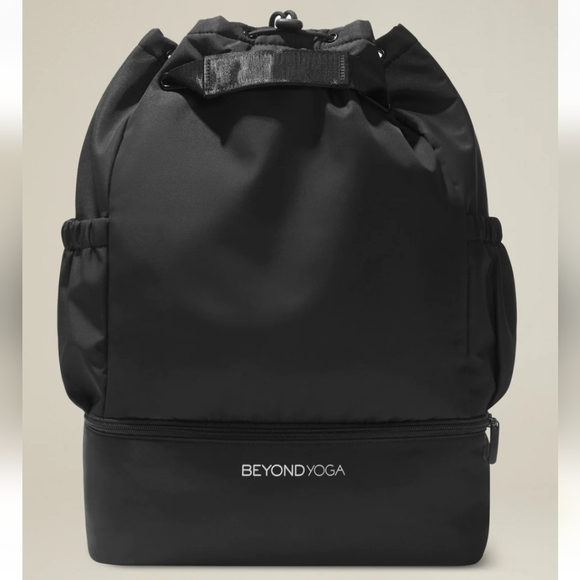 NWT Beyond Yoga convertable gym bag / backpack